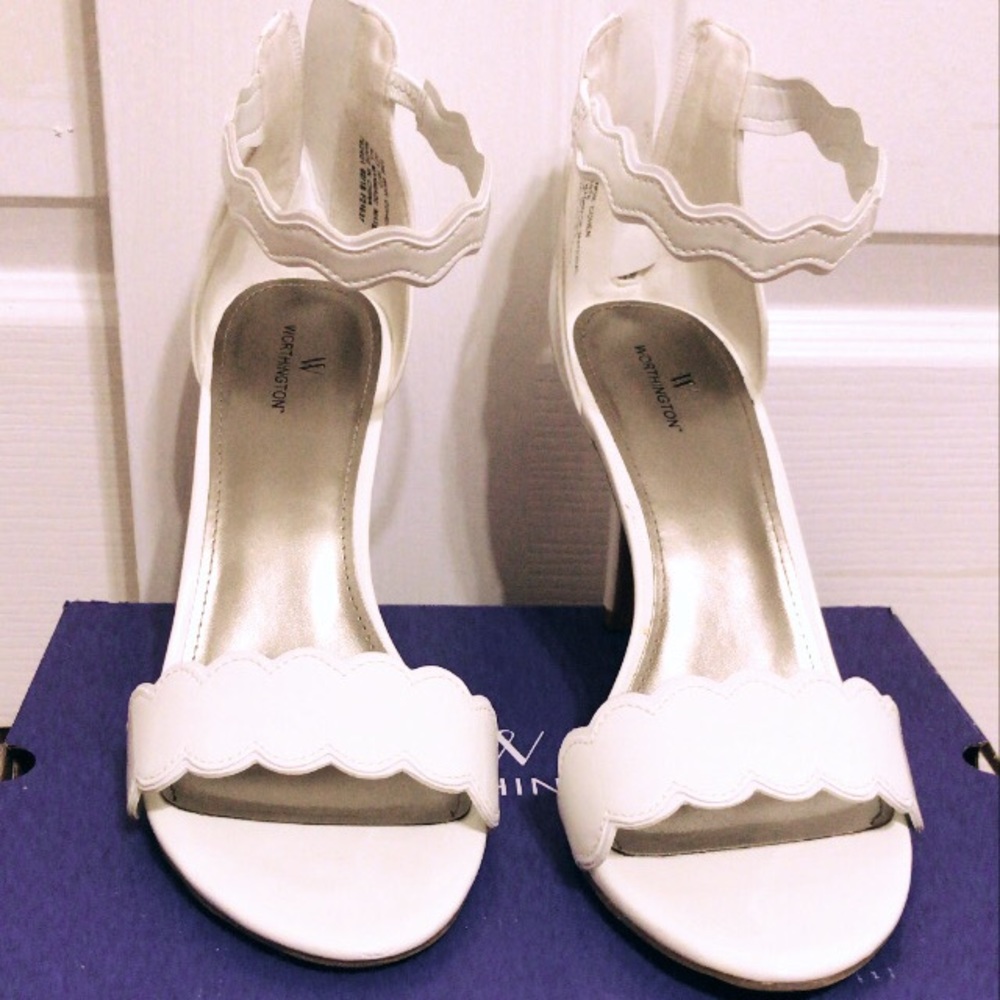 White size 10M beautiful and comfortable heels!